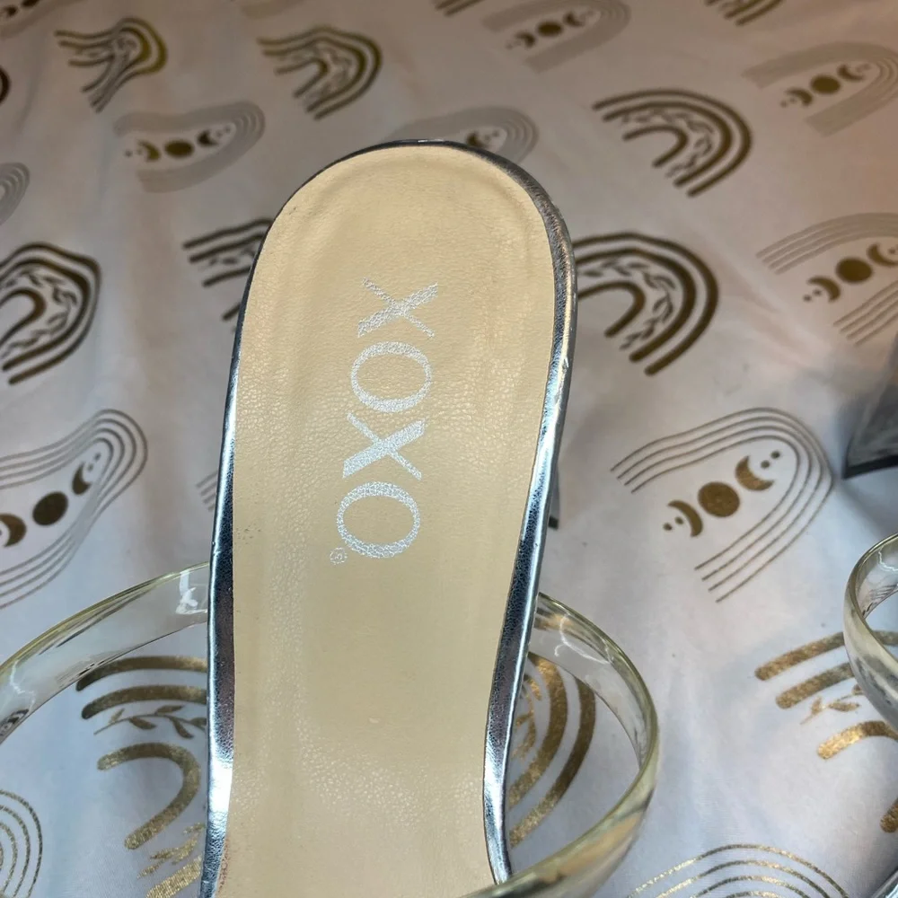 XOXO Silver Heels Modern Sleek Design